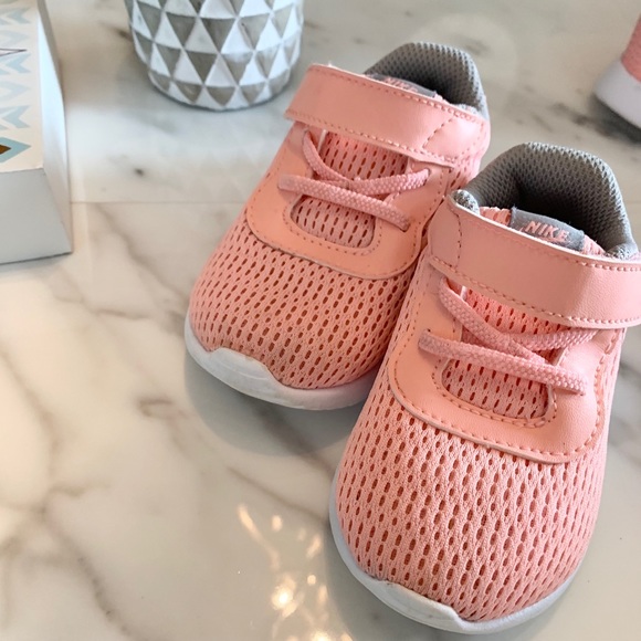 Nike sneakers girl toddler size 4 coral pink - Picture 5 of 6